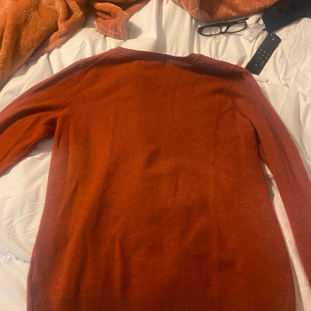 Tahari  woman’s Burnt Orange Crewneckcashmere Sweater 100% cashmere